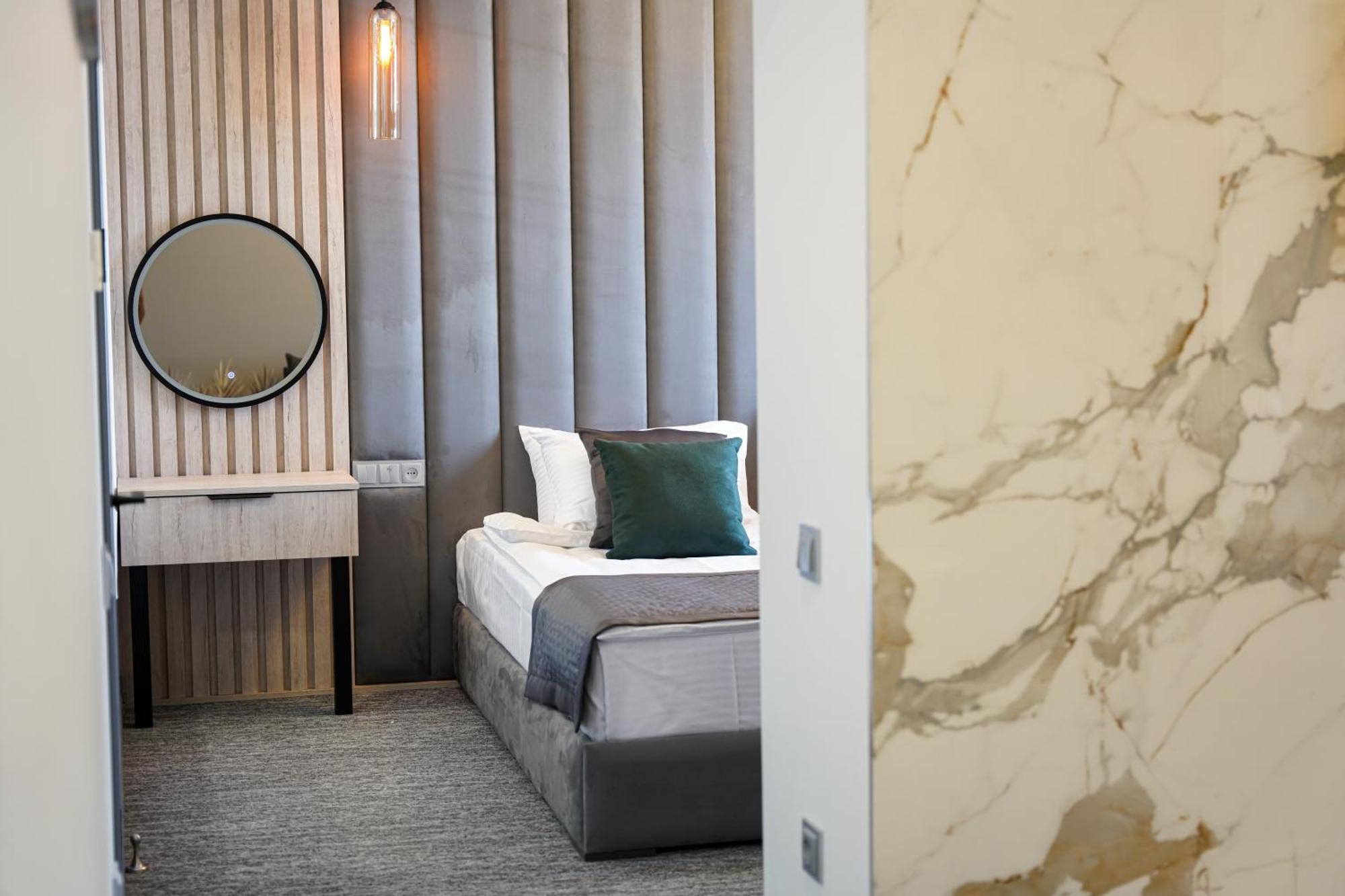 Dynasty Hotel & Spa Erivan Exterior foto