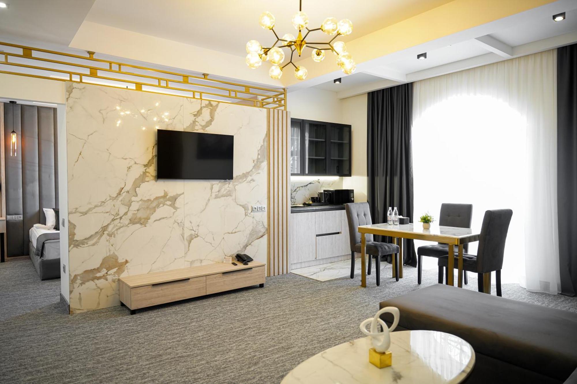 Dynasty Hotel & Spa Erivan Exterior foto