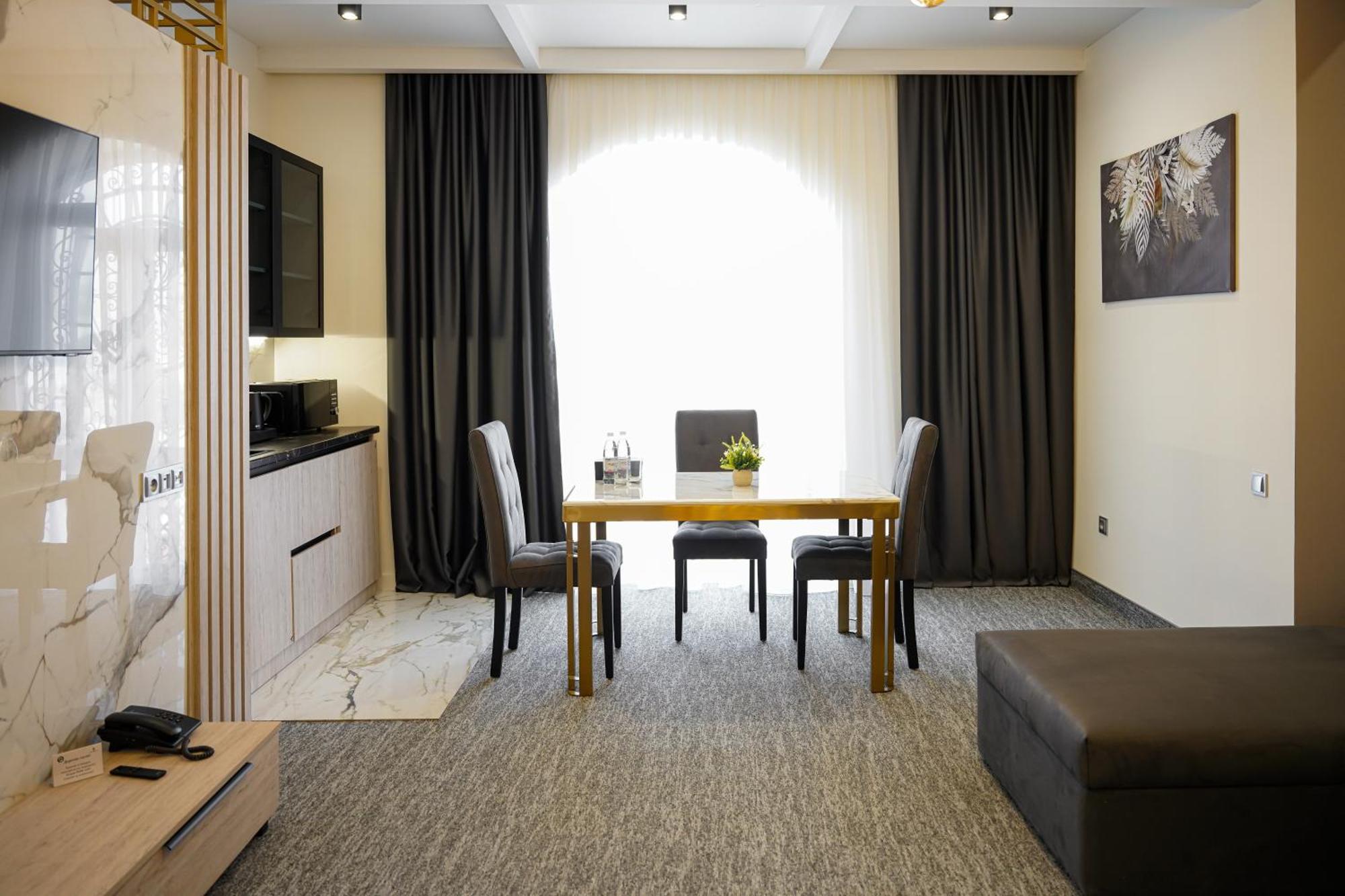 Dynasty Hotel & Spa Erivan Exterior foto