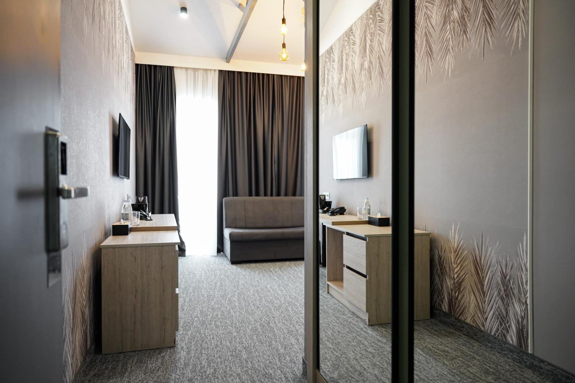 Dynasty Hotel & Spa Erivan Exterior foto