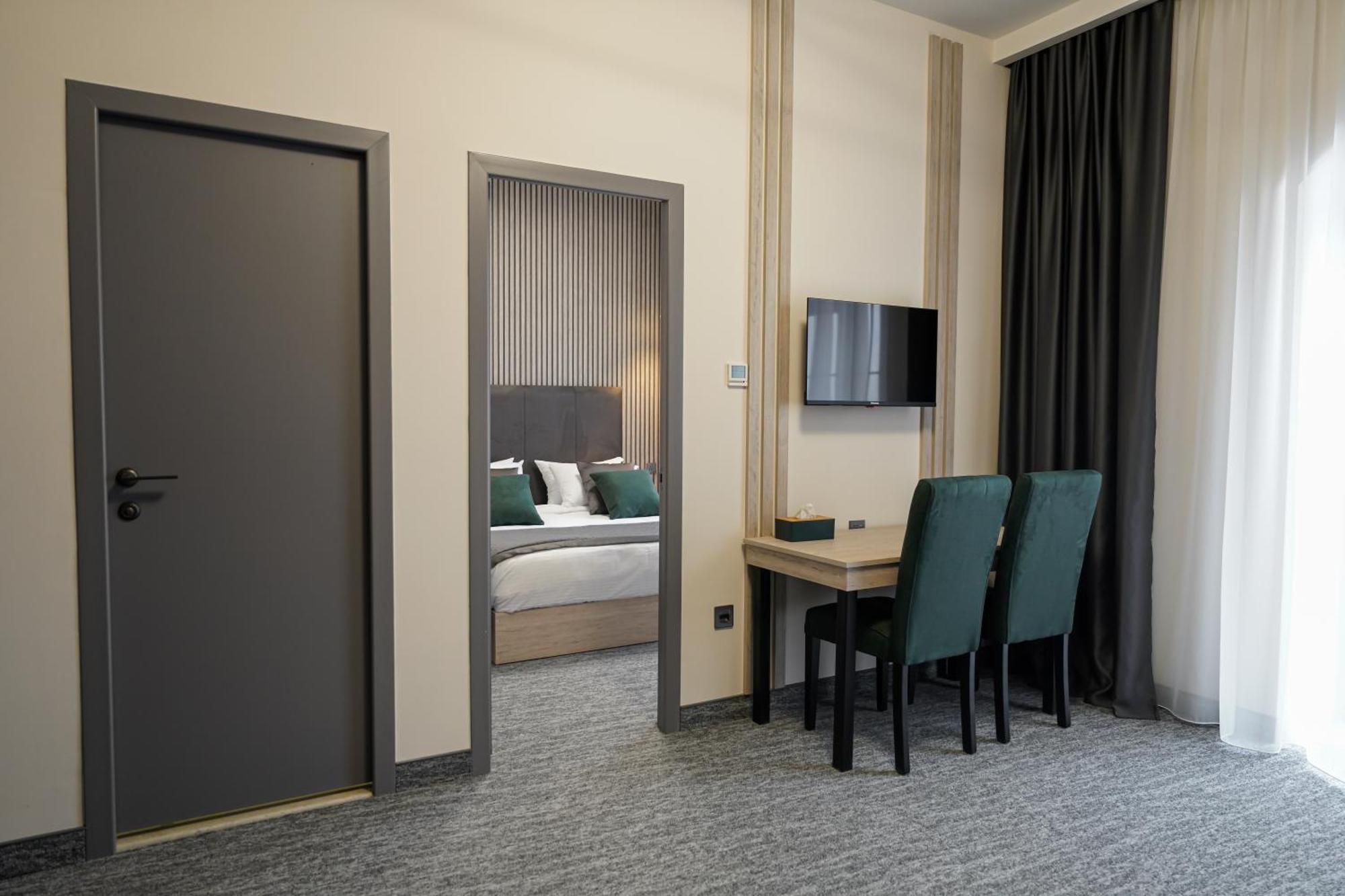 Dynasty Hotel & Spa Erivan Exterior foto
