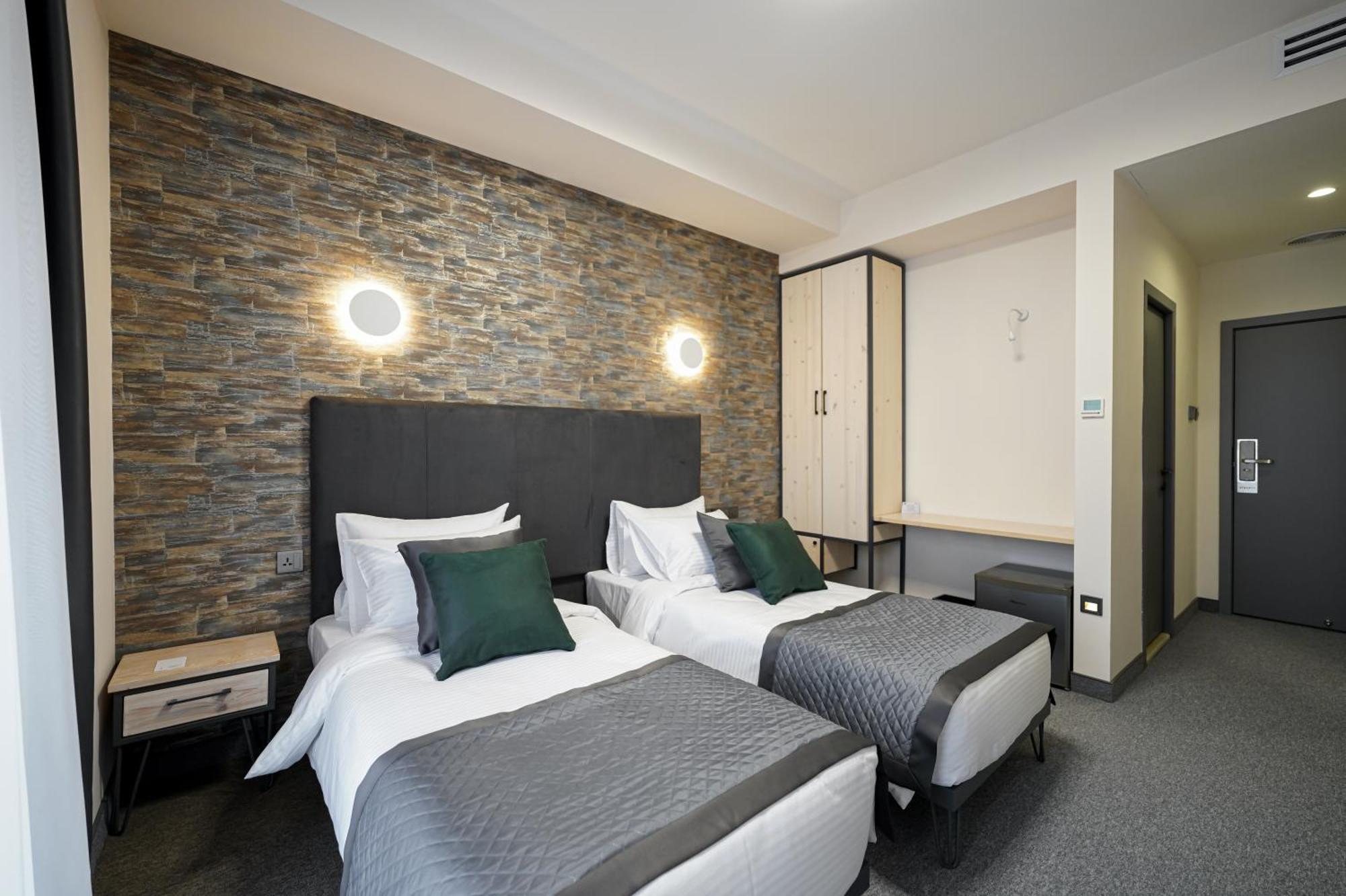 Dynasty Hotel & Spa Erivan Exterior foto